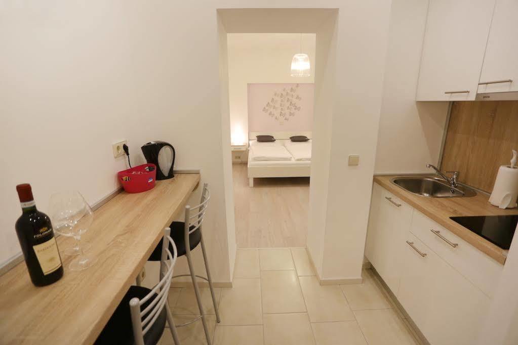 Zadar Street Apartments And Room ภายนอก รูปภาพ
